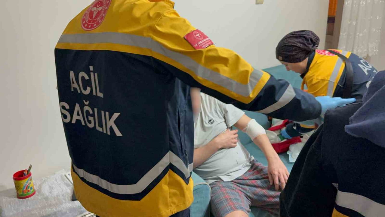 SAMSUN’UN İLKADIM İLÇESİNDE KOMŞULAR ARASINDA ÇIKAN TARTIŞMADA N,K., BALTALI SALDIRIDAN BABASINI...