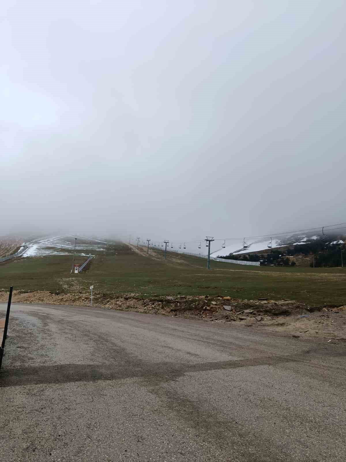 SAMSUN’UN ÖNEMLİ KIŞ TURİZMİ MERKEZLERİNDEN LADİK AKDAĞ’DA NİSAN AYINDA KAR SÜRPRİZİ...