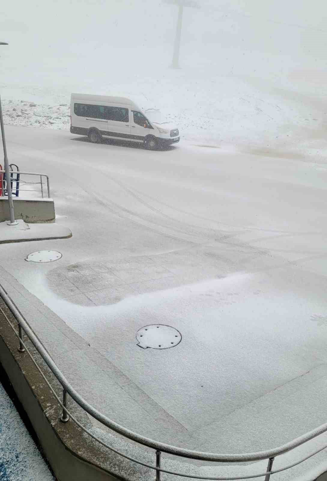 SAMSUN’UN ÖNEMLİ KIŞ TURİZMİ MERKEZLERİNDEN LADİK AKDAĞ, NİSAN AYINDA ETKİLİ OLAN KAR YAĞIŞIYLA...