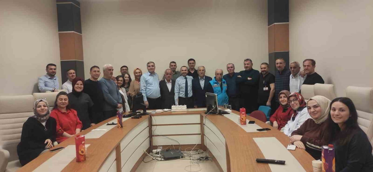 SAMSUN’UN VEZİRKÖPRÜ İLÇESİNDE BULUNAN VEZİRKÖPRÜ DEVLET HASTANESİ’NDE EMEKLİLİĞE AYRILAN SAĞLIK...