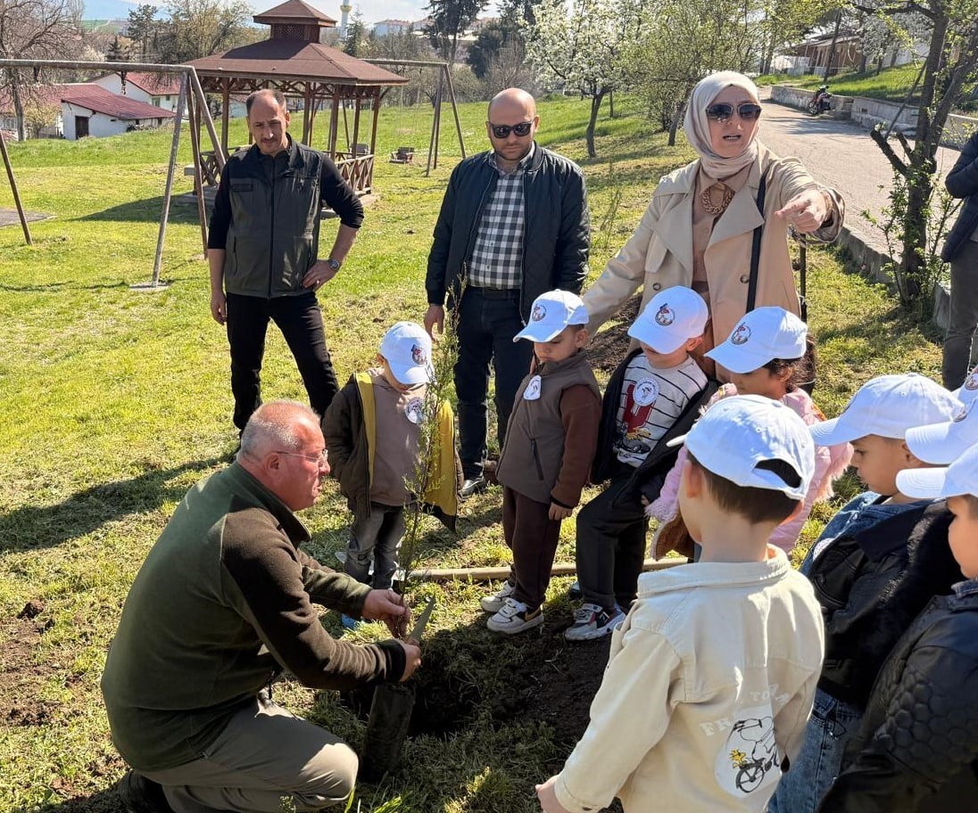 SAMSUN’UN VEZİRKÖPRÜ İLÇESİNDE CUMHURİYET ANAOKULU ÖĞRENCİLERİ, ÖĞRETMENLERİ EŞLİĞİNDE VEZİRKÖPRÜ...
