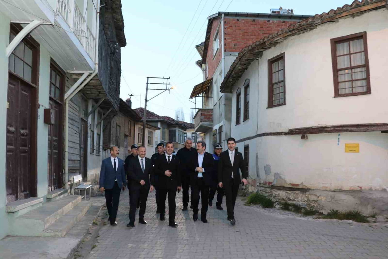 SAMSUN VALİSİ ORHAN TAVLI, ALAÇAM İLÇESİNDE YÜRÜTÜLEN SPOR, GENÇLİK VE RESTORASYON ÇALIŞMALARINI...