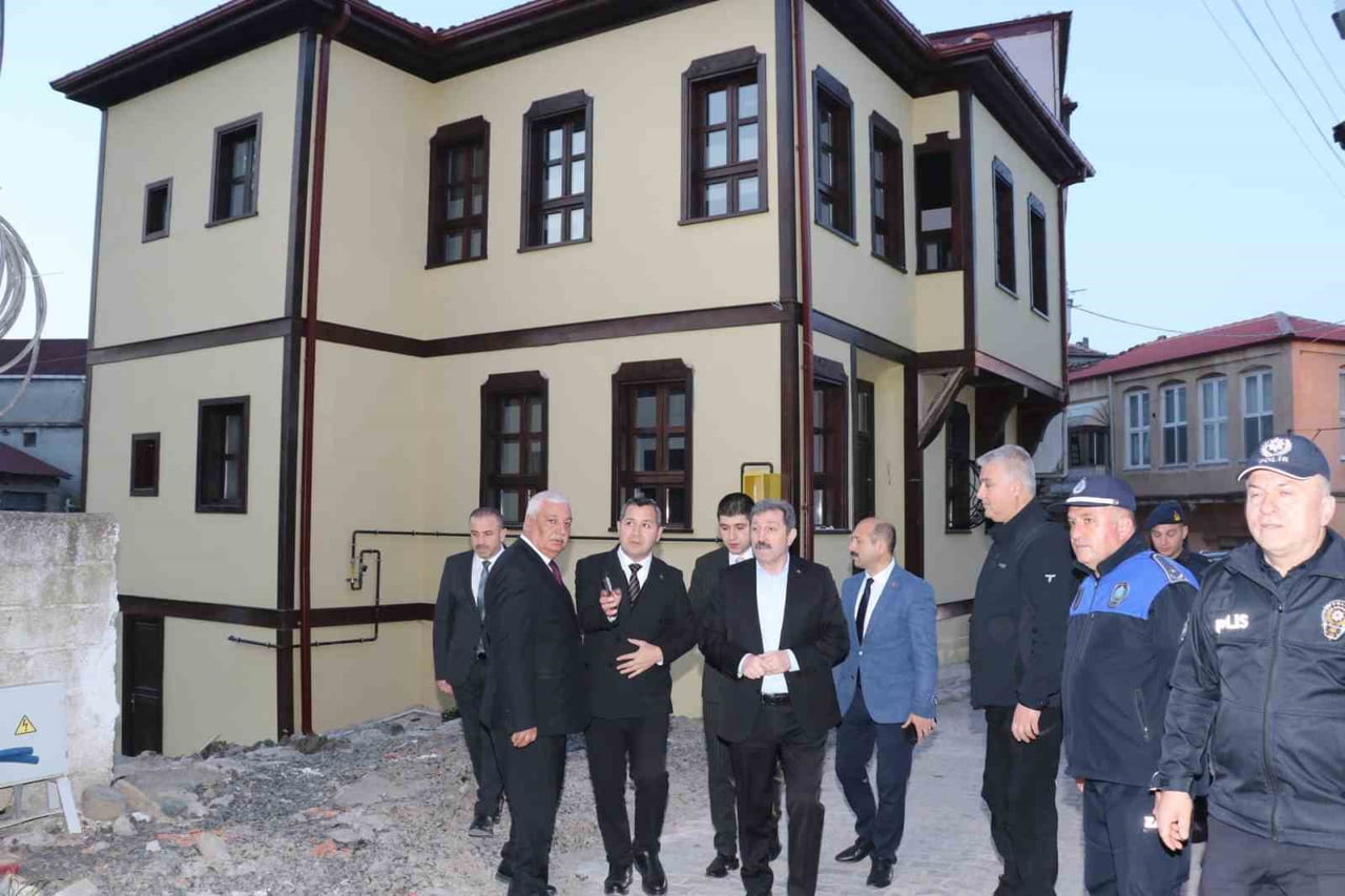 SAMSUN VALİSİ ORHAN TAVLI, ALAÇAM İLÇESİNDE YÜRÜTÜLEN SPOR, GENÇLİK VE RESTORASYON ÇALIŞMALARINI...