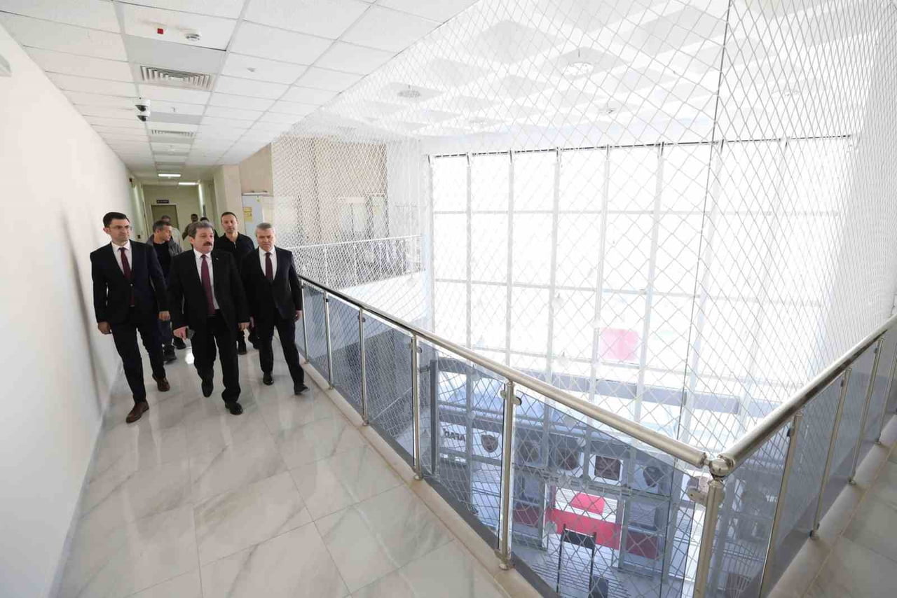 SAMSUN VALİSİ ORHAN TAVLI, BERABERİNDE İLKADIM KAYMAKAMI ABDULKADİR DEMİR İLE BİRLİKTE 112 ACİL...