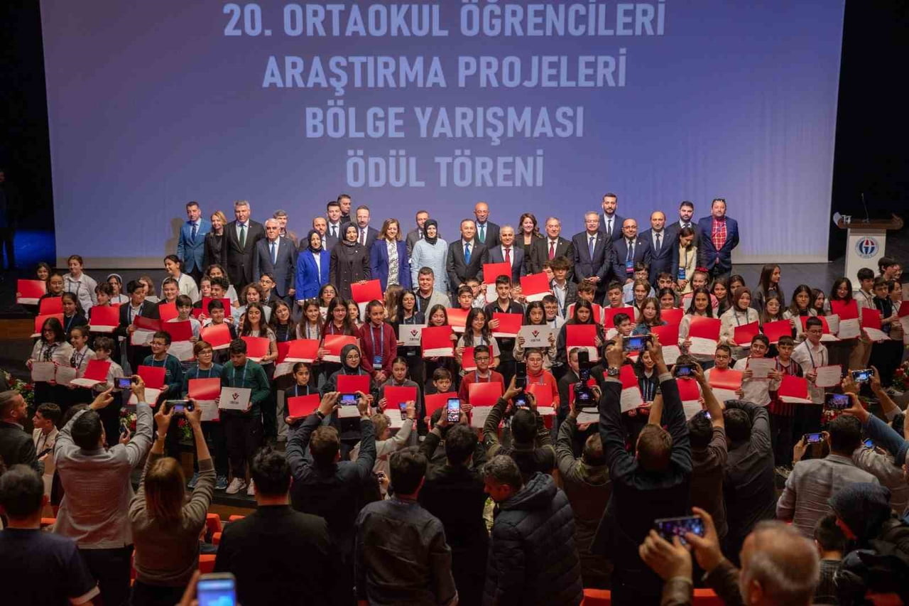 SANKO OKULLARI ÖĞRENCİLERİ, GAZİANTEP’TE DÜZENLENEN 20. TÜBİTAK ORTAOKUL ÖĞRENCİLERİ ARAŞTIRMA...