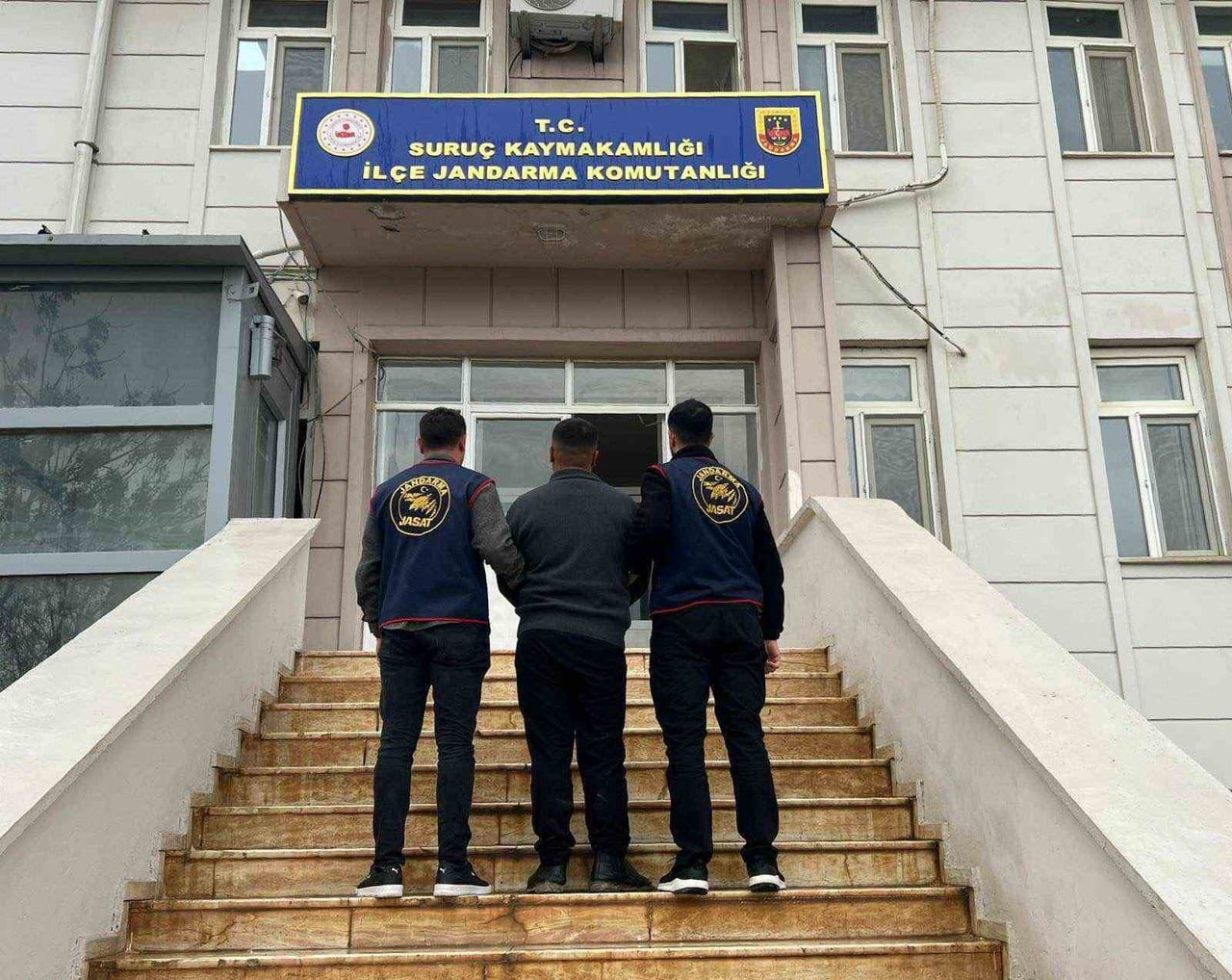 ŞANLIURFA’DA ÇEŞİTLİ SUÇLARDAN ARANAN 4 HÜKÜMLÜ YAKALANDI