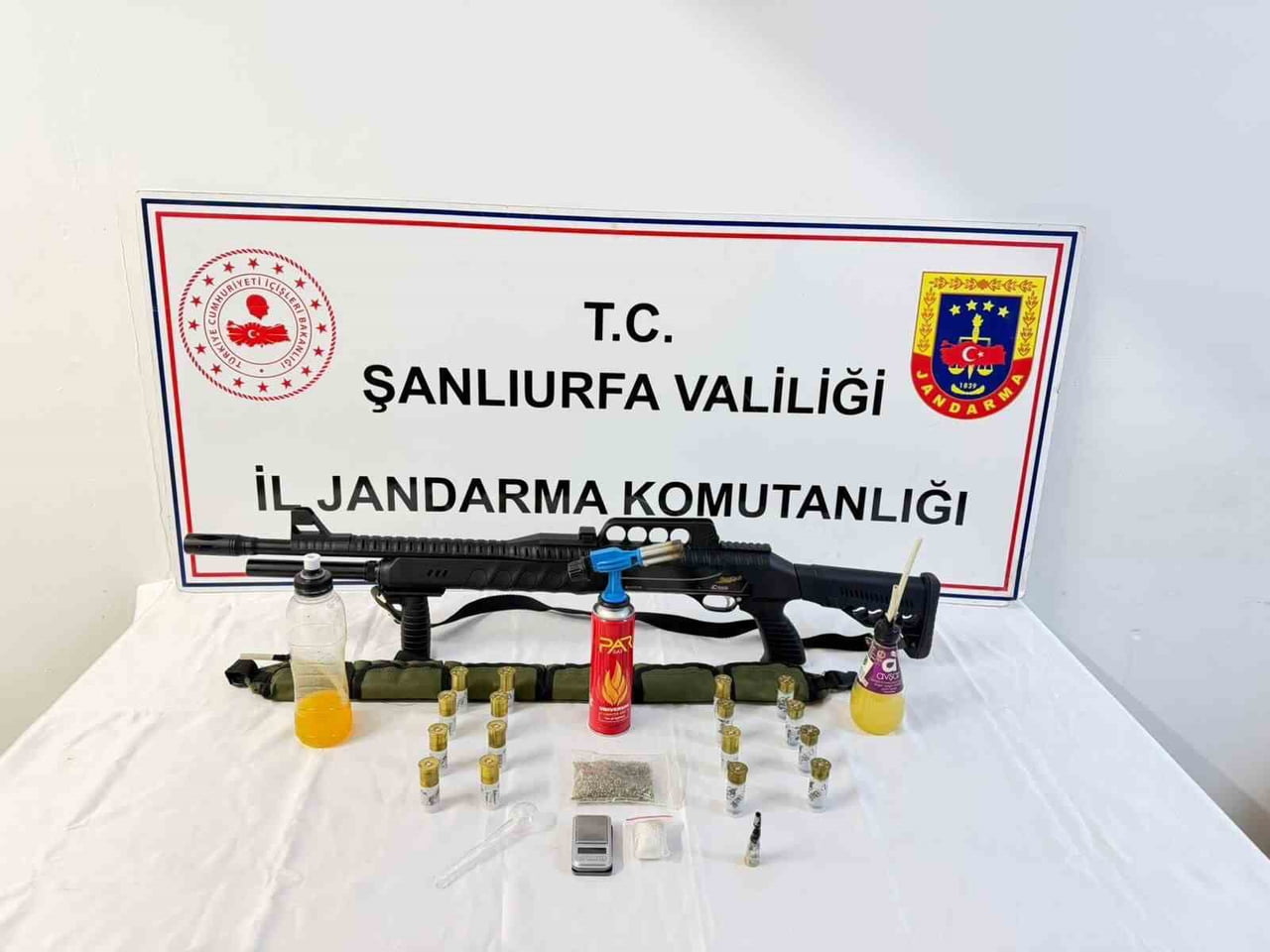 ŞANLIURFA’DA UYUŞTURUCU VE SİLAH ELE GEÇİRİLDİ