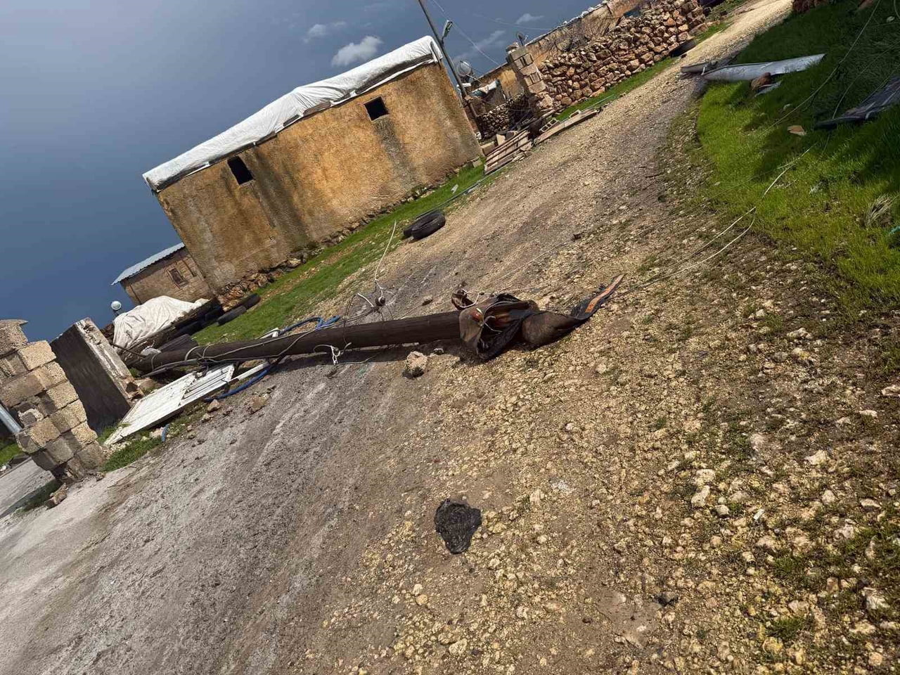 ŞANLIURFA’NIN HİLVAN İLÇESİNE BAĞLI KIRSAL UZUNCUK MAHALLESİ’NDE ETKİLİ OLAN ŞİDDETLİ FIRTINA...