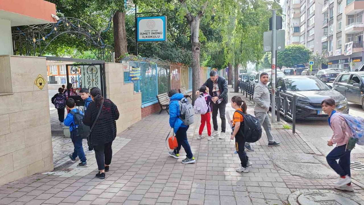 ŞANLIURFA’NIN SİVEREK İLÇESİNDE BİR LİSEDE DÜN MEYDANA GELEN SALDIRININ ARDINDAN EĞİTİM...