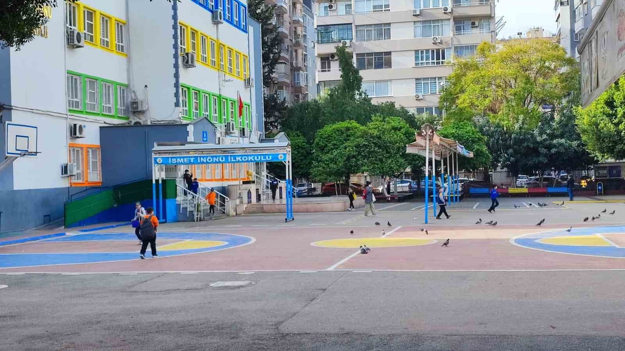 ŞANLIURFA’NIN SİVEREK İLÇESİNDE BİR LİSEDE DÜN MEYDANA GELEN SALDIRININ ARDINDAN EĞİTİM...