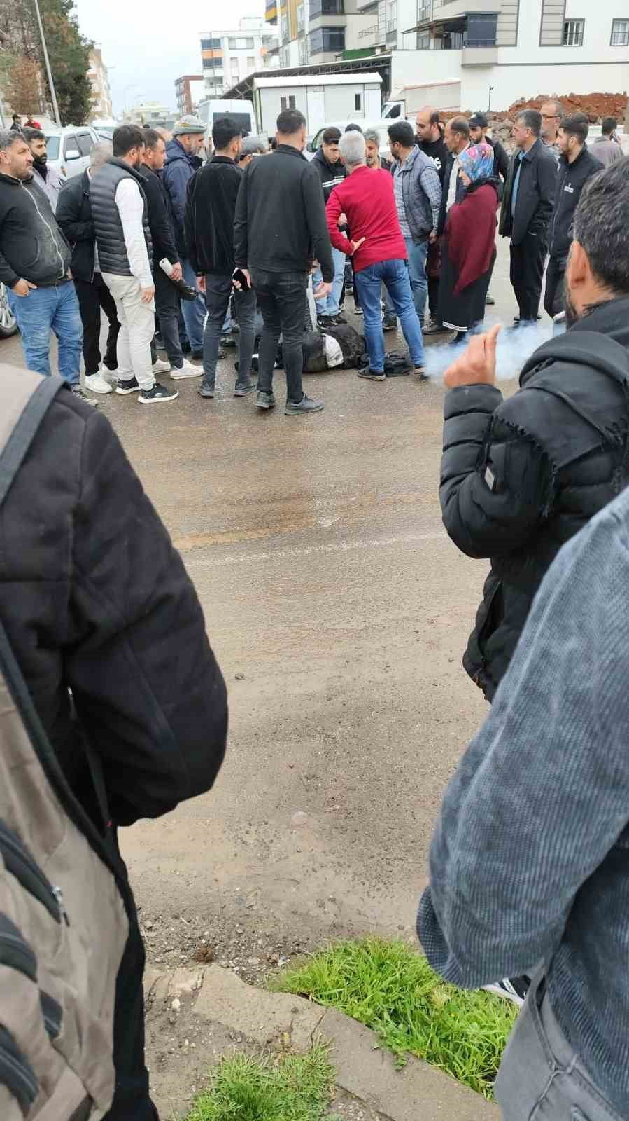 ŞANLIURFA’NIN SİVEREK İLÇESİNDE OTOMOBİLİN ÇARPTIĞI 14 YAŞINDAKİ KIZ ÇOCUĞU AĞIR...