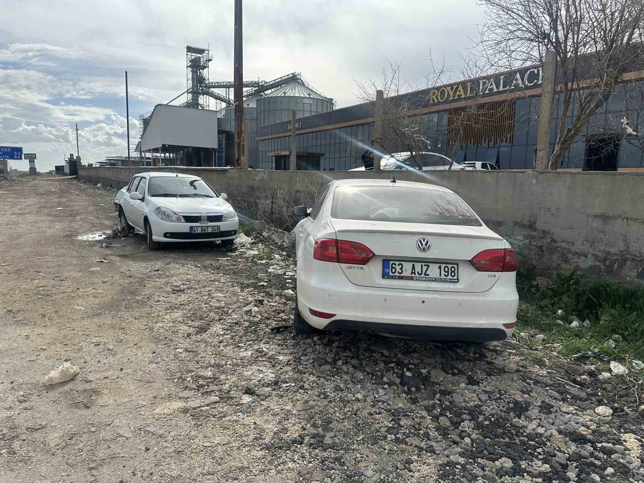 ŞANLIURFA’NIN SİVEREK İLÇESİNDE OTOMOBİLİN YAYAYA ÇARPMASI SONUCU MEYDANA GELEN TRAFİK KAZASINDA...