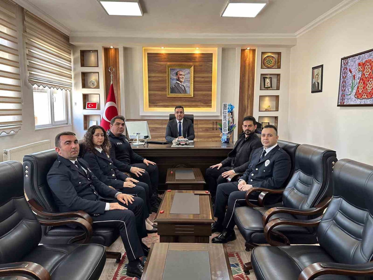 SARIGÖL’DE POLİS HAFTASI KUTLAMALARI KAPSAMINDA İLÇE EMNİYET MÜDÜRLÜĞÜ EKİPLERİ, KAYMAKAM HALİL...