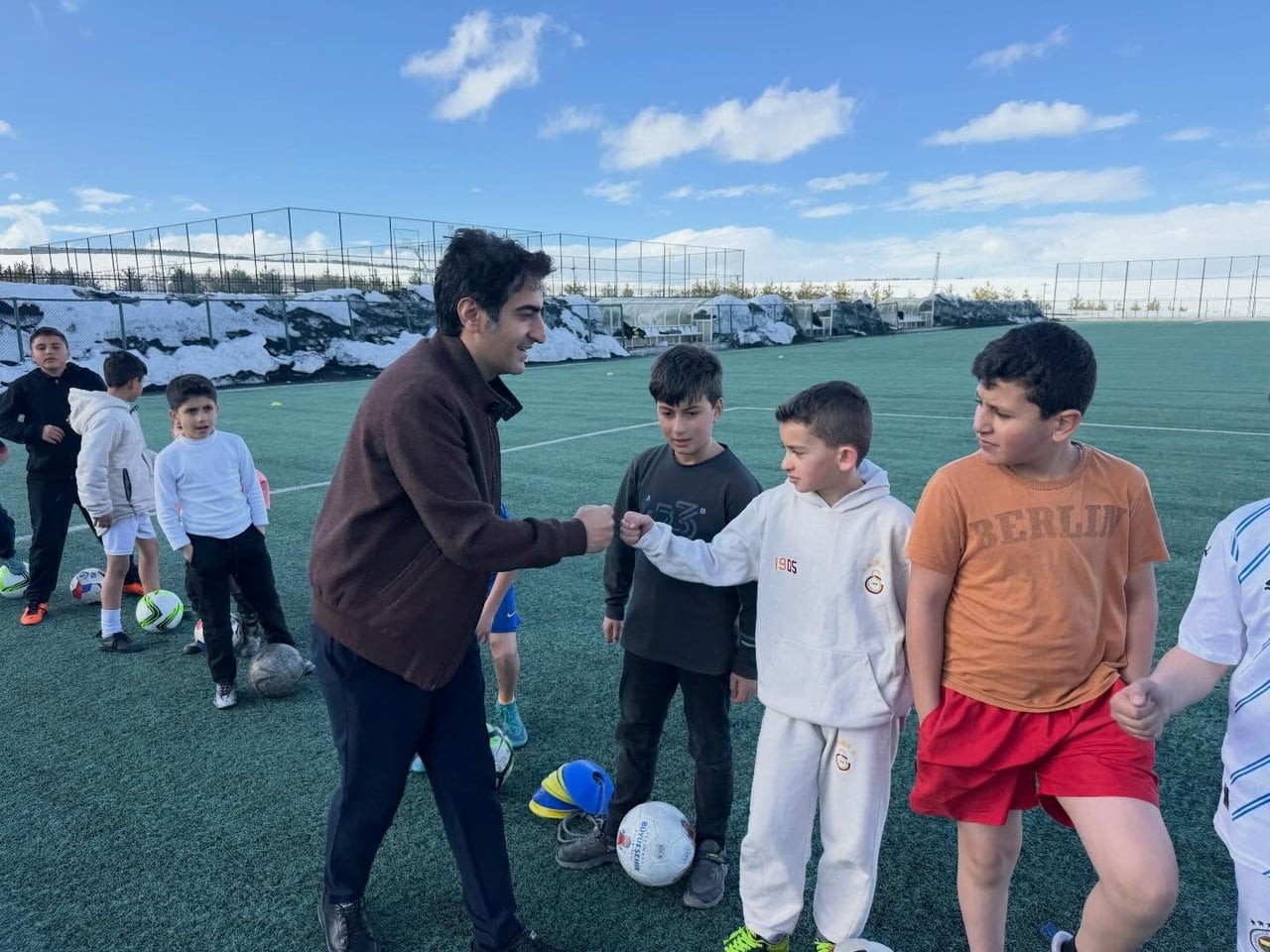 SARIKAMIŞ KAYMAKAMI ENİS ASLANTATAR’DAN GENÇLİK MERKEZİ’NE ZİYARET(KARS-İHA)