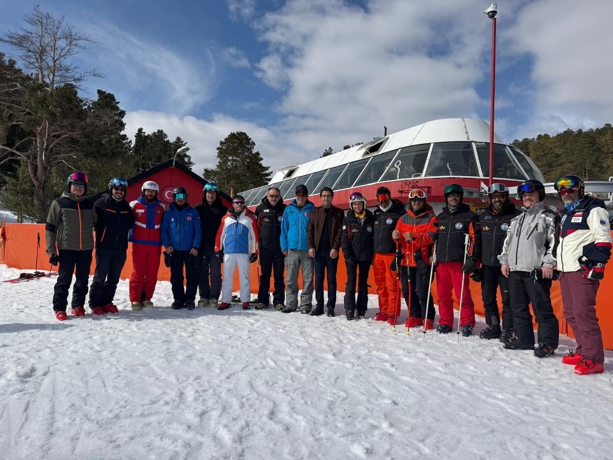 SARIKAMIŞ’TA SNOWBORD ANTRENÖRLÜK KURSU BAŞLADI(KARS-İHA)