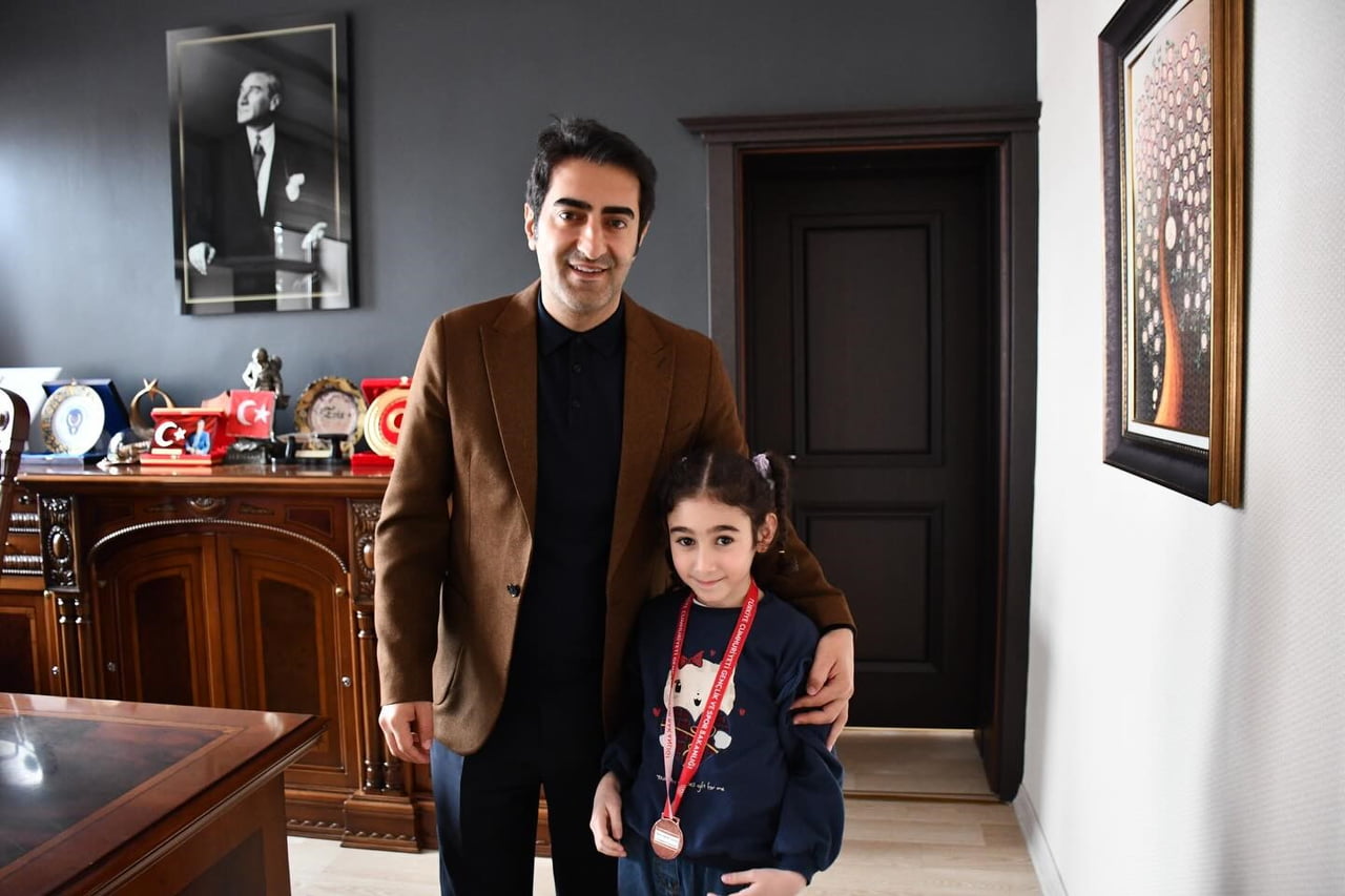 SARIKAMIŞLI ÖĞRENCİLERDEN “OYUNCU BEYİNLER” TURNUVASINDA GURURLANDIRAN BAŞARI(KARS-İHA)