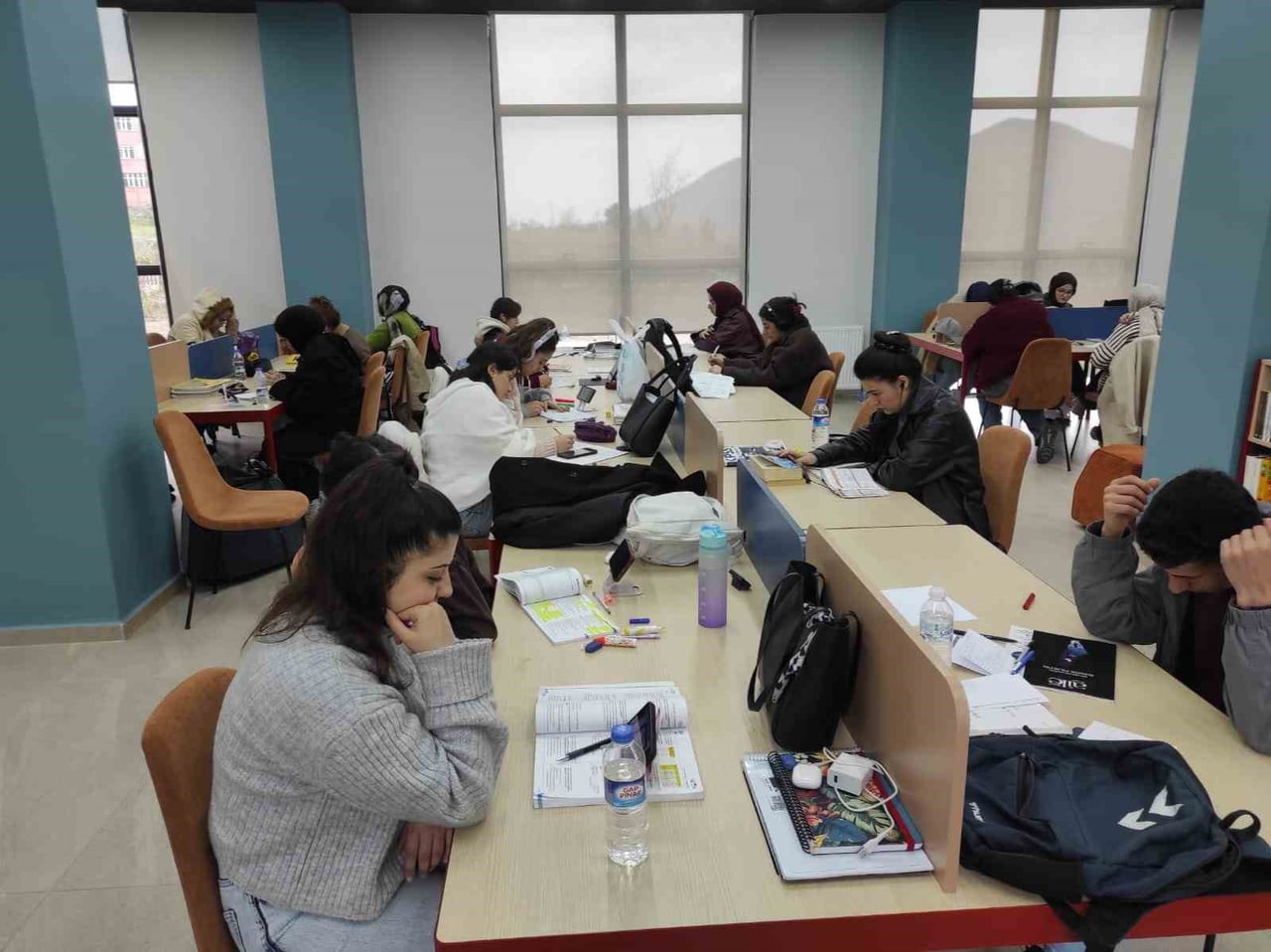 SASON’DA YENİ KÜTÜPHANEYE YOĞUN İLGİ: BİR AYDA 15 BİN ZİYARETÇİ