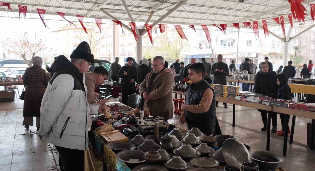 ŞEHİTKAMİL BELEDİYE BAŞKANI UMUT YILMAZ TARAFINDAN HAYATA GEÇİRİLEN ANTİKA PAZARI, NOSTALJİYE İLGİ...