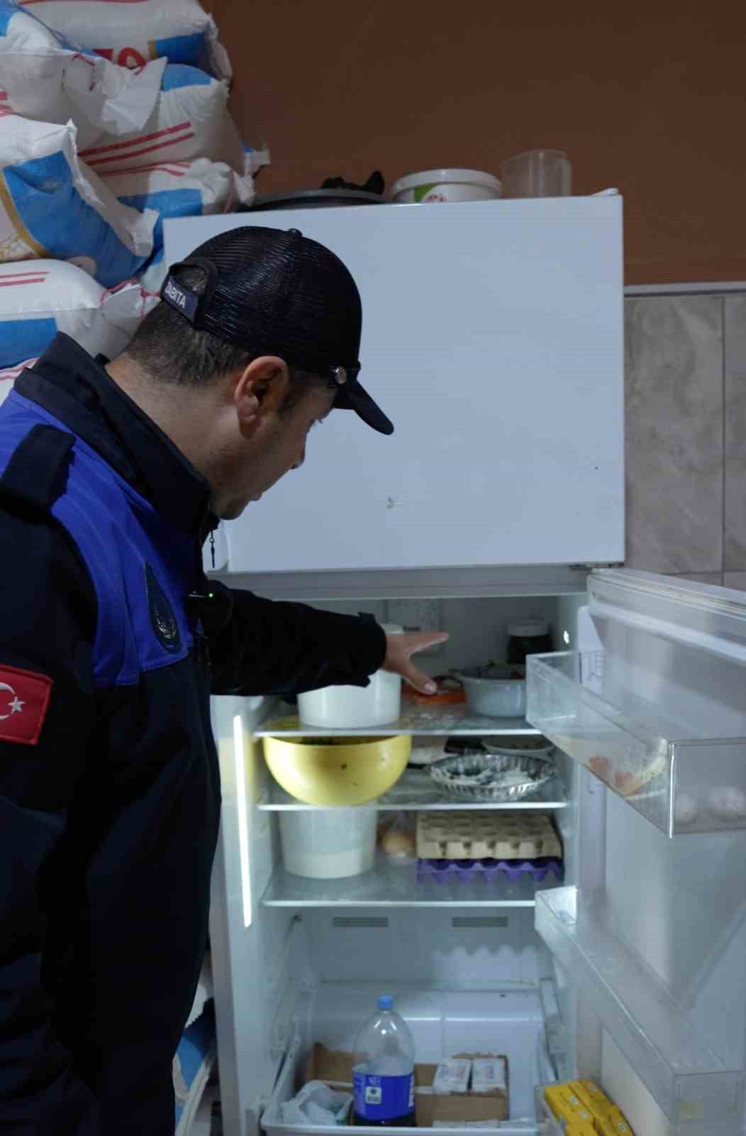 ŞEHİTKAMİL BELEDİYESİ ZABITA EKİPLERİ TARAFINDAN İLÇE GENELİNDE VATANDAŞLARIN SAĞLIKLI, GÜVENİLİR...