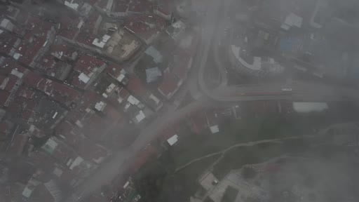 Şehrin üzerine sis çöktü