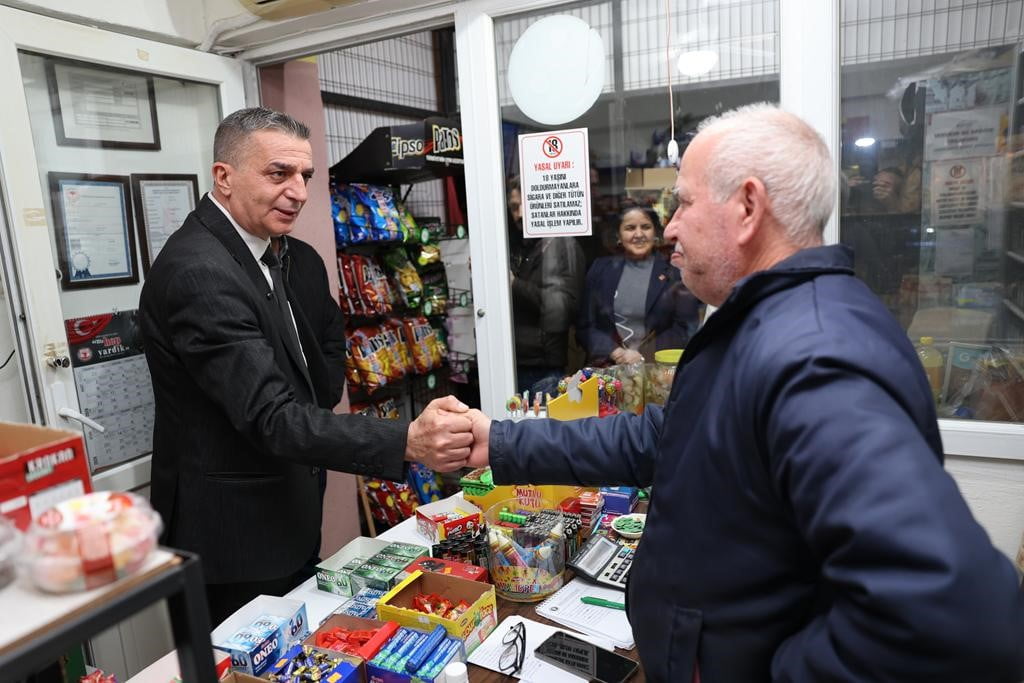 ŞEHZADELER BELEDİYE BAŞKANI HAKAN ŞİMŞEK, BERABERİNDEKİ BAŞKAN YARDIMCILARI VE CHP ŞEHZADELER İLÇE...