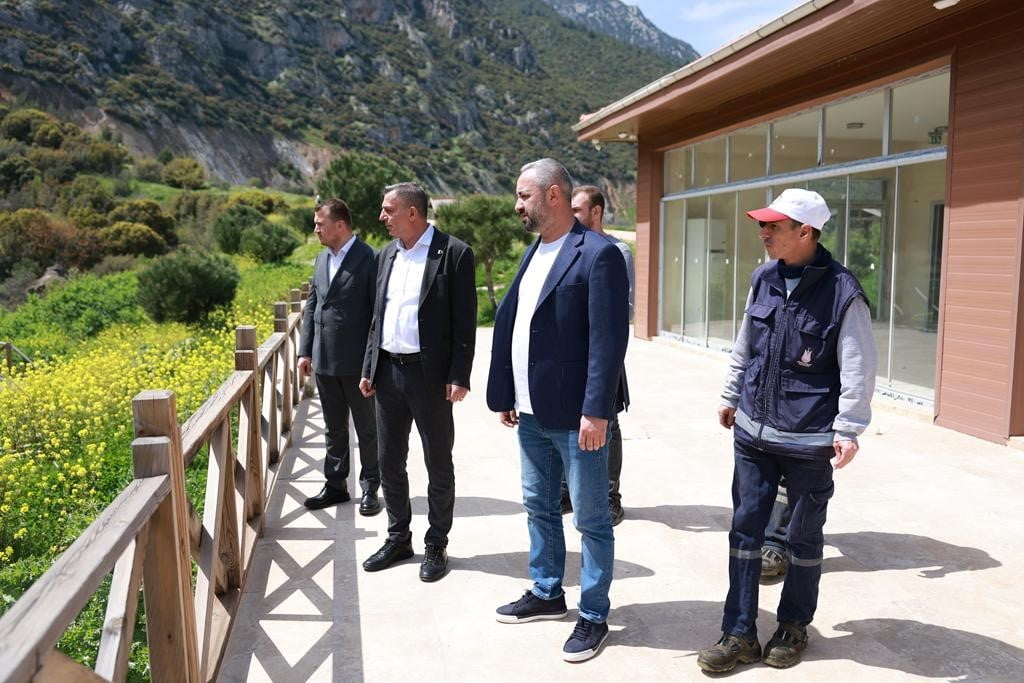 ŞEHZADELER BELEDİYESİ, HAMALIN KIRI’NDA AÇILACAK PİKNİK ALANINA ULAŞIMI GÜVENLİ HALE GETİRMEK İÇİN...