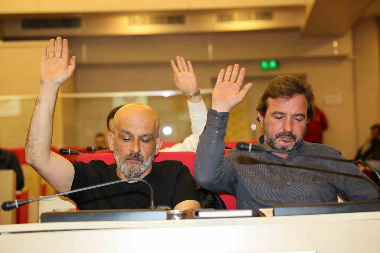 ŞEHZADELER BELEDİYESİ NİSAN AYI MECLİS TOPLANTISI’NDA 10 KOMİSYON RAPORU KABUL EDİLİRKEN, 13...