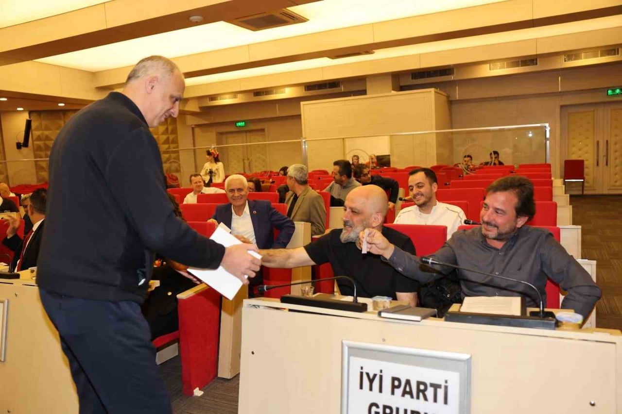 ŞEHZADELER BELEDİYESİ NİSAN AYI MECLİS TOPLANTISI’NDA 10 KOMİSYON RAPORU KABUL EDİLİRKEN, 13...