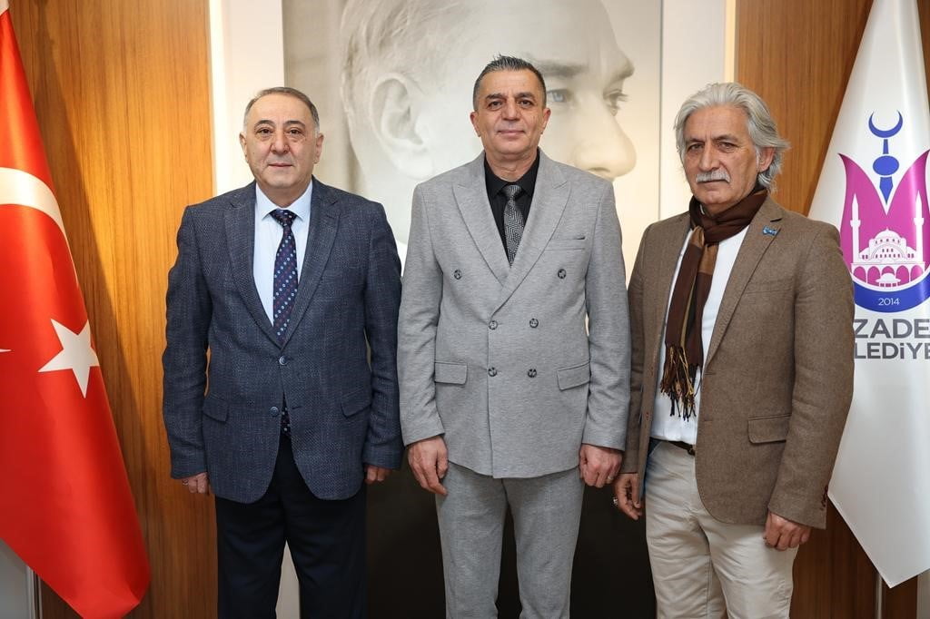 ŞEHZADELER KAYMAKAMI FATİH GENEL (SAĞDAKİ) VE YUNUSEMRE KAYMAKAMI CELALETTİN CANTÜRK (SOLDAKİ)...