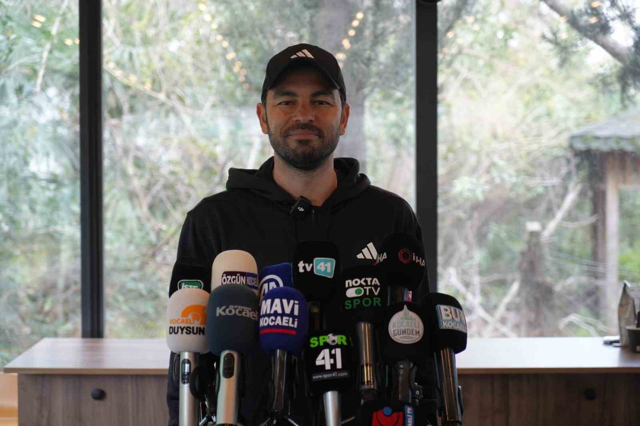 SELÇUK İNAN, "GALATASARAY LİGİN EN İYİ TAKIMI, EN GÜÇLÜ TAKIMI. TABİİ ORALARDA OYNAMAK, MÜCADELE...