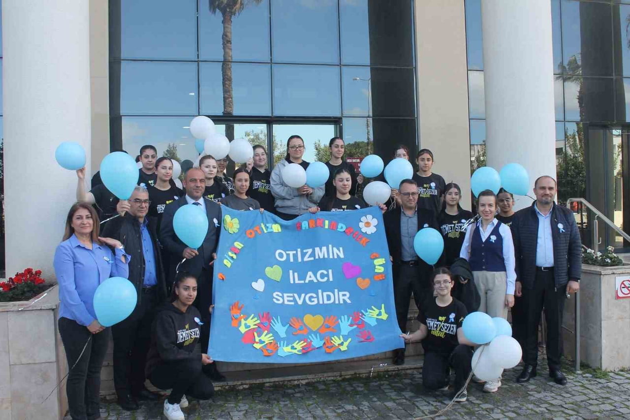 SELÇUK ŞEHİT POLİS DEMET SEZEN MESLEKİ VE TEKNİK ANADOLU LİSESİ ÖĞRETMEN VE ÖĞRENCİLERİ, TOPLUMDA...