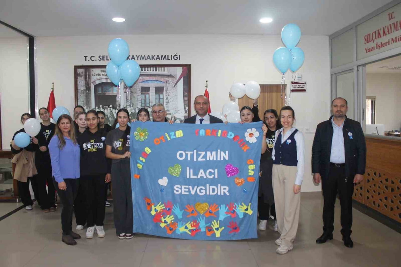 SELÇUK ŞEHİT POLİS DEMET SEZEN MESLEKİ VE TEKNİK ANADOLU LİSESİ ÖĞRETMEN VE ÖĞRENCİLERİ, TOPLUMDA...