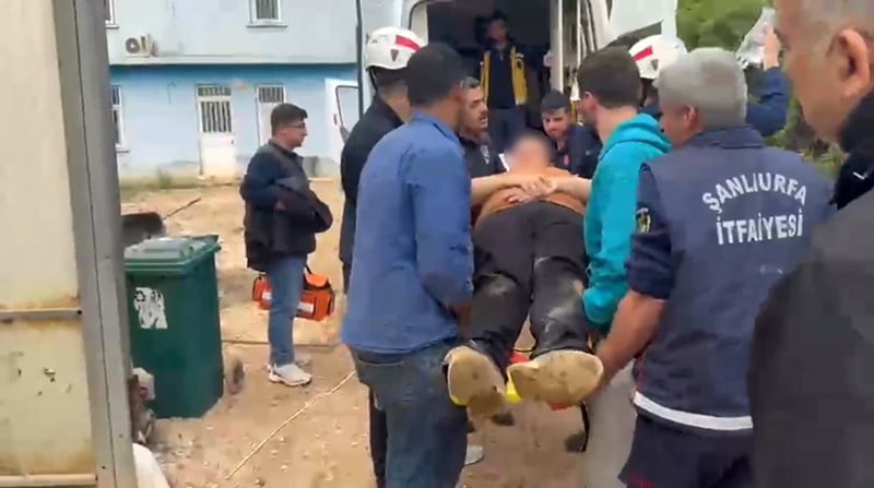 SERADA ÇALIŞTIĞI SIRADA KALÇASINA DEMİR SAPLANAN İŞÇİ, İTFAİYE EKİPLERİNİN MÜDAHALESİYLE...