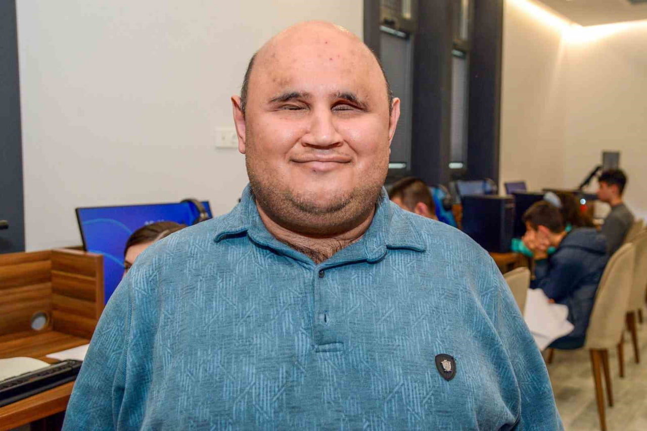 SESLİ KÜTÜPHANE SORUMLUSU ABDÜLMECİT YILMAZ İSE MERKEZİN DONANIMINA İLİŞKİN BİLGİ...