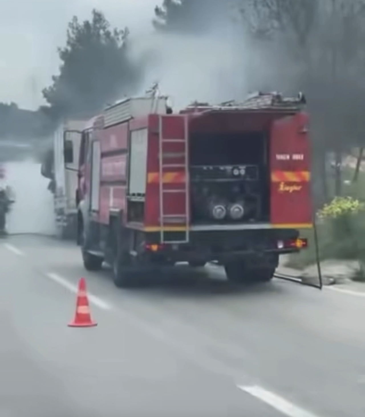 SEYİR HALİNDEKİ KAMYON, ALEV ALEV YANDI