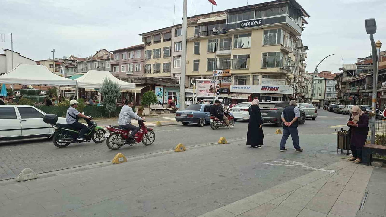 SİMAV’DA 4.8 BÜYÜKLÜĞÜNDE DEPREM