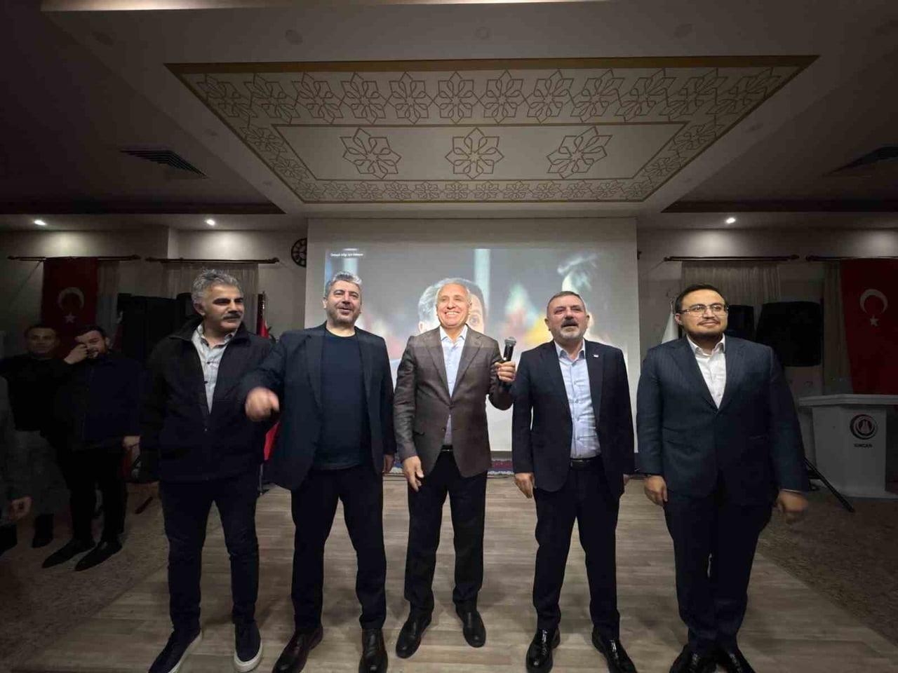 SİNCAN’DA VATANDAŞLAR, 2026 DÜNYA KUPASI AVRUPA ELEMELERİ PLAY-OFF FİNALİNDE KOSOVA-TÜRKİYE FİNAL...