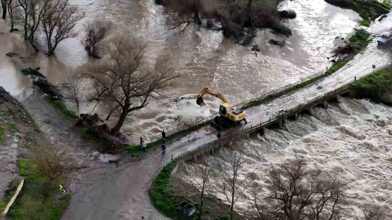 SINDIRGI’DA SAĞANAK FELAKETİ: "TARIM ARAZİLERİ SULAR ALTINDA"