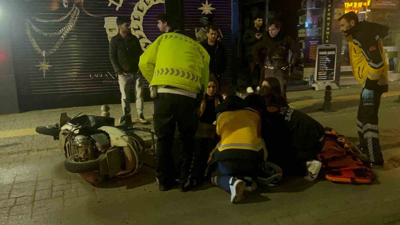 SİNOP'TA İKİ MOTOSİKLETİN ÇARPIŞMASI SONUCU MEYDANA GELEN TRAFİK KAZASINDA 2 KİŞİ...