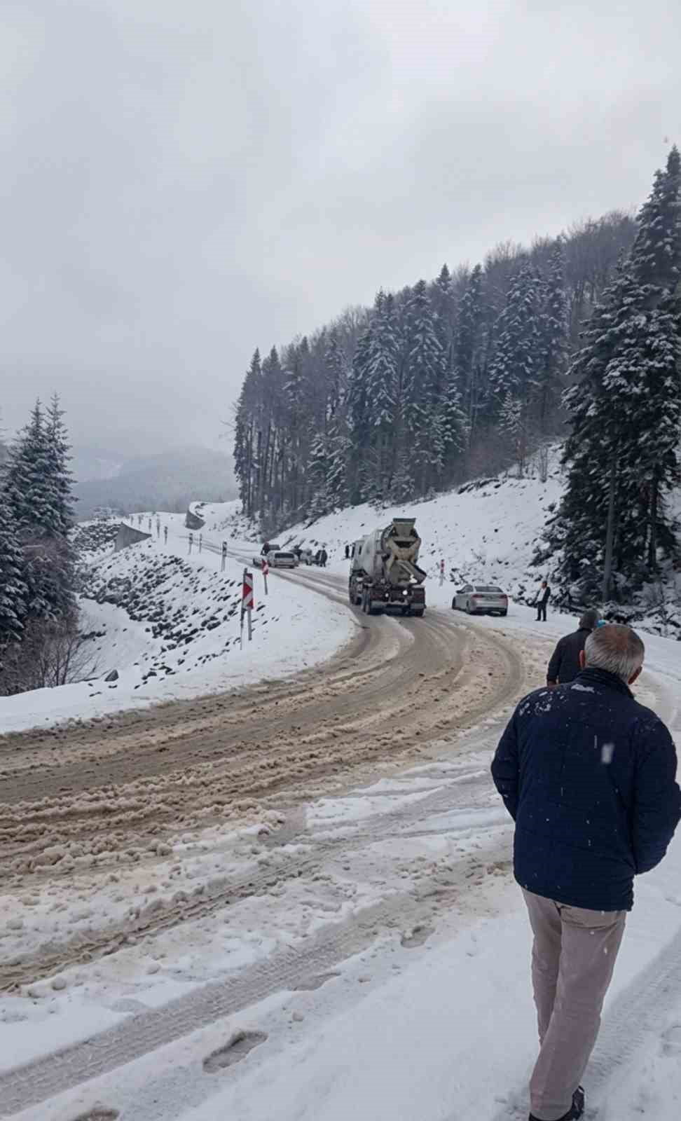 SİNOP'UN AYANCIK İLÇESİNDE YÜKSEK RAKIMLI ÇANGAL MEVKİİNDE ANİDEN ETKİSİNİ ARTIRAN KAR YAĞIŞI...