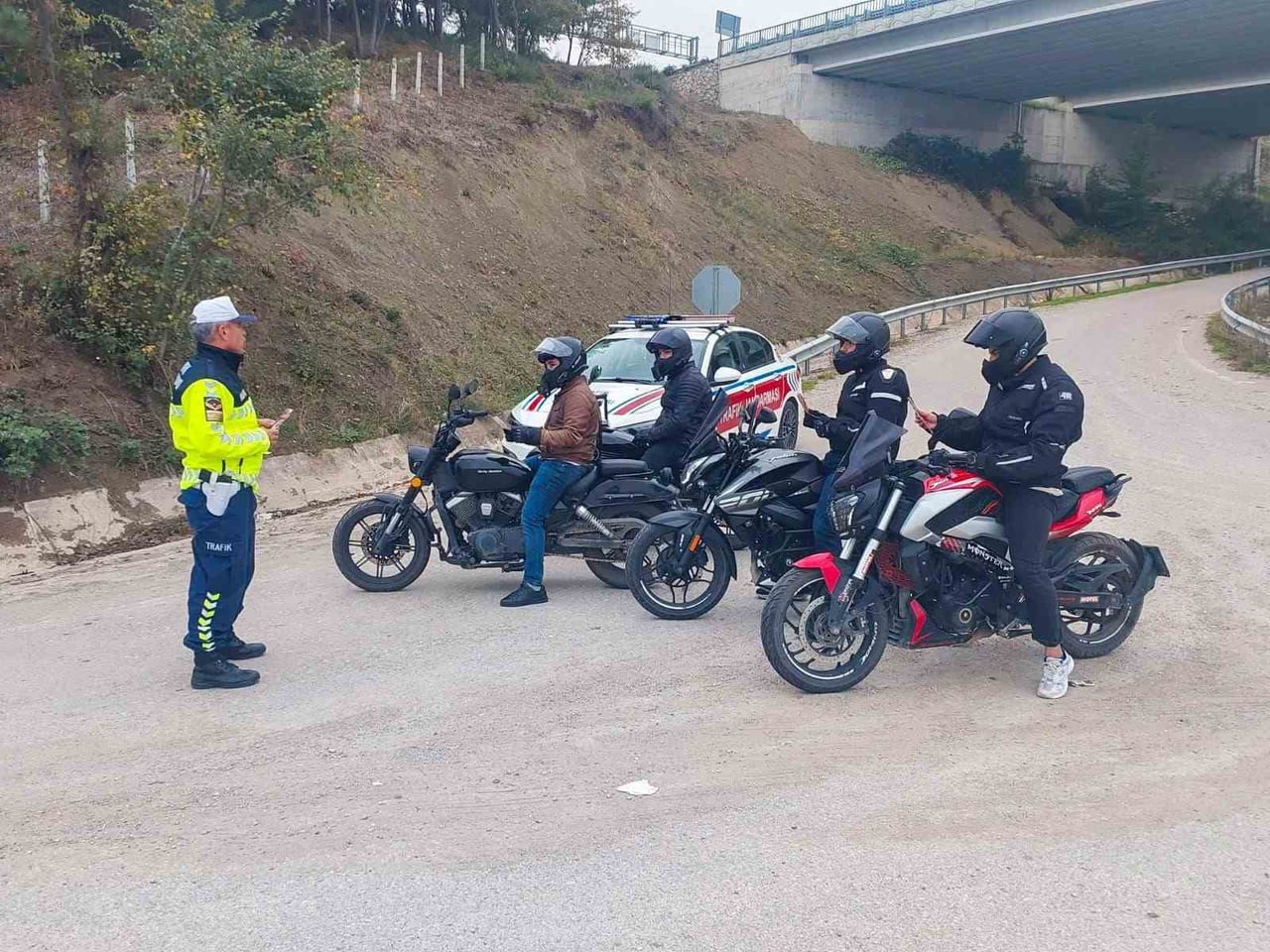 SİNOP İL JANDARMA KOMUTANLIĞI, HAVALARIN ISINMASIYLA BİRLİKTE ARTAN MOTOSİKLET KULLANIMI NEDENİYLE...