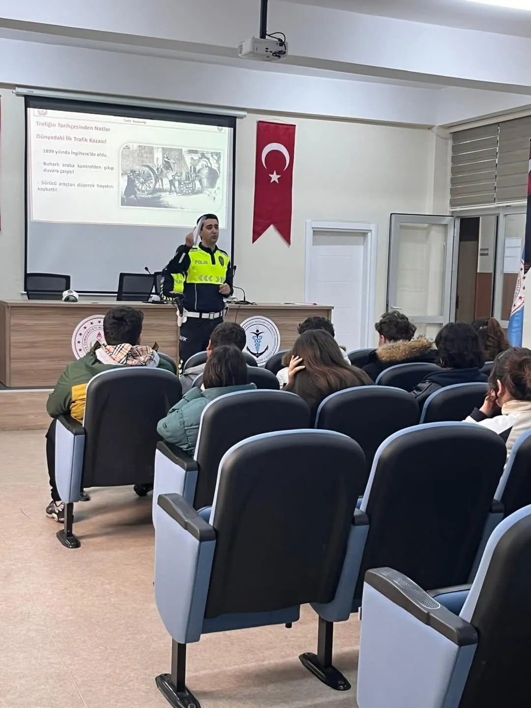 SİNOP’TA LİSE ÖĞRENCİLERİNE YÖNELİK TRAFİK BİLİNCİ EĞİTİMİ DÜZENLENDİ.