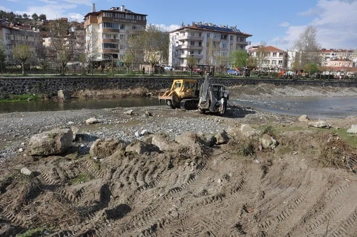 SİNOP’UN BOYABAT İLÇESİNDEN GEÇEN KOLAZ ÇAYI, UZUN YILLARIN ARDINDAN GERÇEKLEŞTİRİLEN KAPSAMLI...