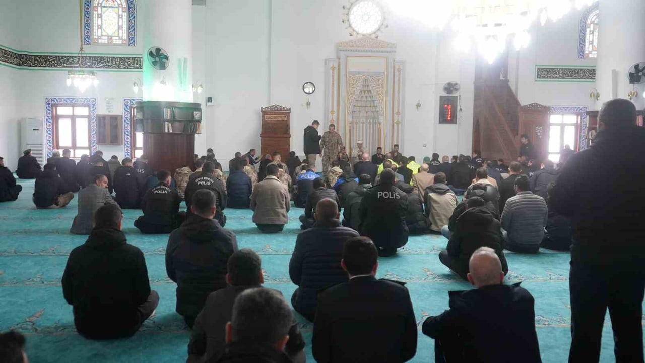 ŞIRNAK'TA TÜRK POLİS TEŞKİLATININ 181. KURULUŞ YIL DÖNÜMÜ VE POLİS HAFTASI KAPSAMINDA DÜZENLENEN...