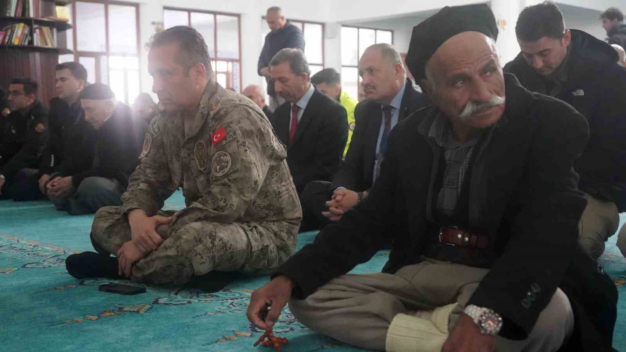 ŞIRNAK'TA TÜRK POLİS TEŞKİLATININ 181. KURULUŞ YIL DÖNÜMÜ VE POLİS HAFTASI KAPSAMINDA DÜZENLENEN...