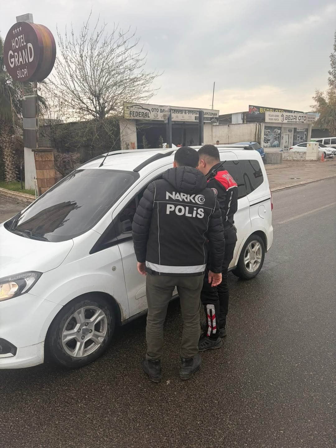 ŞIRNAK İL EMNİYET MÜDÜRLÜĞÜ EKİPLERİ, UYUŞTURUCU İLE MÜCADELE KAPSAMINDA YÜRÜTTÜĞÜ KARARLI...