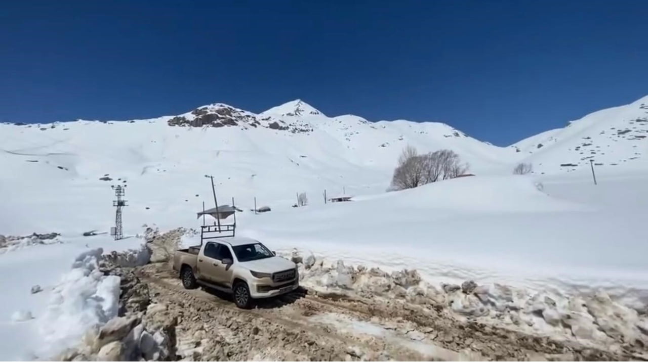 ŞIRNAK’IN BEYTÜŞŞEBAP İLÇESİNE BAĞLI YEŞİLÖZ KÖYÜNDEN 2 BİN 650 RAKIMLI FARAŞİN YAYLASI’NA GİTMEK...