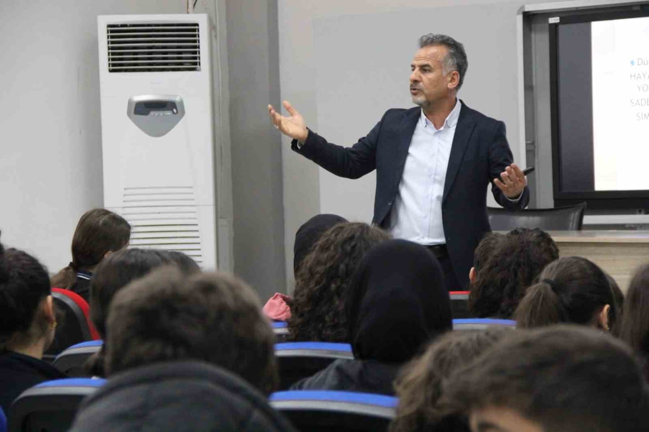 ŞIRNAK’IN CİZRE İLÇESİNDE, LİSELERE GEÇİŞ SİSTEMİ (LGS) KAPSAMINDAKİ MERKEZİ SINAV ÖNCESİNDE...