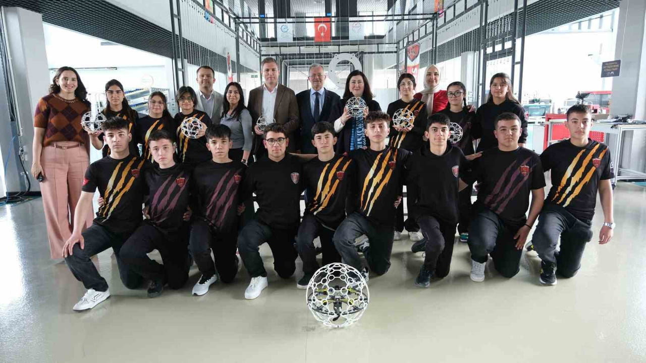 ŞİŞECAM AKADEMİ VE YETENEK YÖNETİMİ DİREKTÖRÜ ELİF ARAÇ ÇAKIR BAŞKANLIĞINDAKİ HEYET, MERSİN...