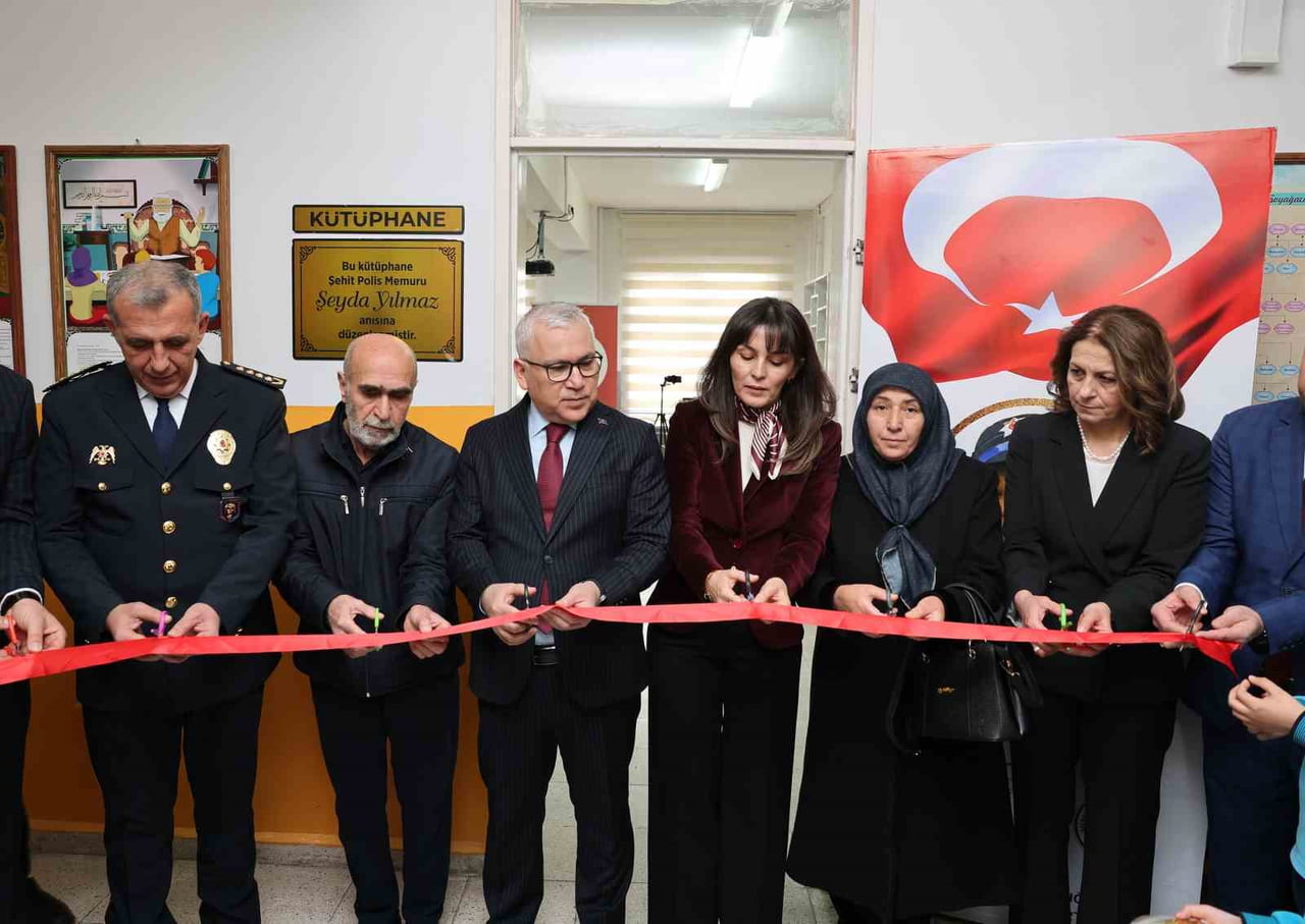 SİVAS'TA TOKİ AHMET YESEVİ ORTAOKULU'NDA, ŞEHİT POLİS MEMURU ŞEYDA YILMAZ'IN ADINI TAŞIYAN...